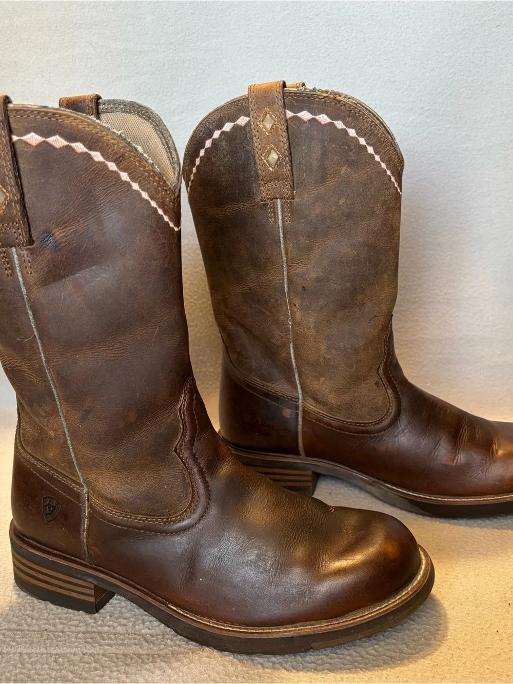 Ariat Unbridled 10B Brown Western Roper Round Toe Boots with Pink Stitch Accent